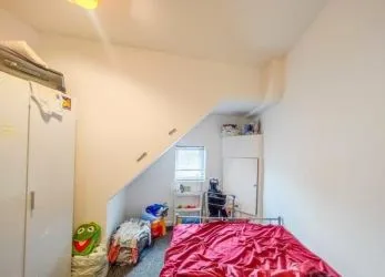 Two-bedroom ground floor flat, perfectly situated in a quiet residential road within one of South East London's emerging neighborhood's. Property comprises: entrance hall, bathroom, two bedrooms and kitchen living room with access to a rear courtyard. 

The property is currently rented bringing in £1,500 pcm = £18,000 per annum.