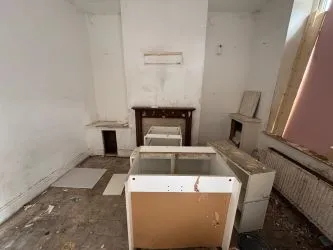 UNMODERNISED 4 BED TERRACE