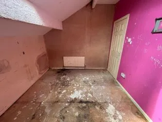 UNMODERNISED 4 BED TERRACE