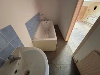 UNMODERNISED 4 BED TERRACE