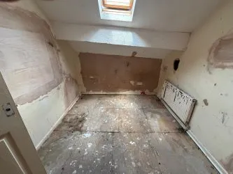 UNMODERNISED 4 BED TERRACE