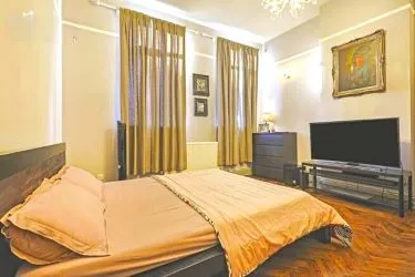 3 BEDROOM APARTMENT ON FULHAM BROADWAY