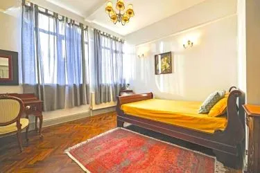 3 BEDROOM APARTMENT ON FULHAM BROADWAY