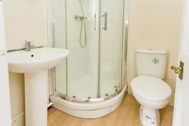 UNBROKEN TITLE BLOCK OF 4 APARTMENTS TO SOLD AT AUCTION