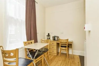 UNBROKEN TITLE BLOCK OF 4 APARTMENTS TO SOLD AT AUCTION