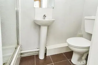 UNBROKEN TITLE BLOCK OF 4 APARTMENTS TO SOLD AT AUCTION