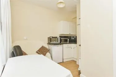 UNBROKEN TITLE BLOCK OF 4 APARTMENTS TO SOLD AT AUCTION