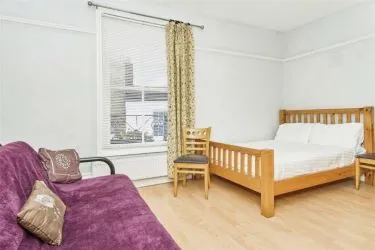 UNBROKEN TITLE BLOCK OF 4 APARTMENTS TO SOLD AT AUCTION