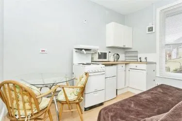 UNBROKEN TITLE BLOCK OF 4 APARTMENTS TO SOLD AT AUCTION