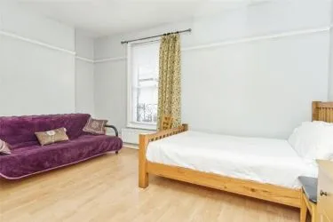 UNBROKEN TITLE BLOCK OF 4 APARTMENTS TO SOLD AT AUCTION
