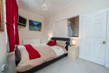 FORMER ROYAL HOTEL & 7 BEDROOM APARTMENT