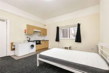 INCOME GENERATING HMO