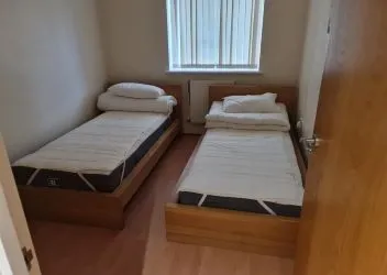 2 Bedroom Flat With Private Courtyard Garden