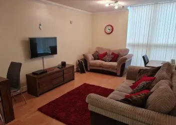 2 Bedroom Flat With Private Courtyard Garden