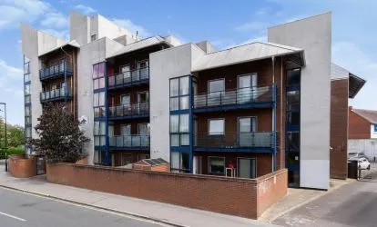 2 Bedroom Flat With Private Courtyard Garden