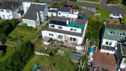Town and Country Property Auctions proudly present this 5-Bedroom Detached House in East Kilbride