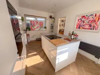 Town and Country Property Auctions proudly present this 5-Bedroom Detached House in East Kilbride