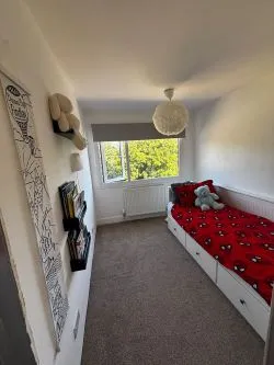 Town and Country Property Auctions proudly present this 5-Bedroom Detached House in East Kilbride