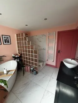 Town and Country Property Auctions proudly present this 5-Bedroom Detached House in East Kilbride