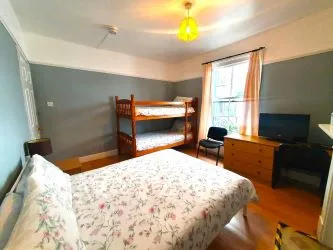 UNBROKEN TITLE BLOCK OF 4 APARTMENTS TO SOLD AT AUCTION