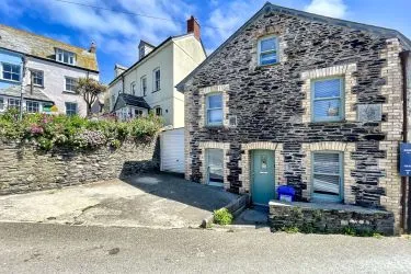 Charming coastal cottage with harbour views, modern comforts, and timeless character—just steps from Port Isaac.