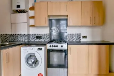 Spacious one bedroom ground floor flat in popular location near to Bournemouth beaches and local amenities.  Flat 1, 24 Campbell Road, Bournemouth, Bournemouth Christchurch Poole, BH1 4EP