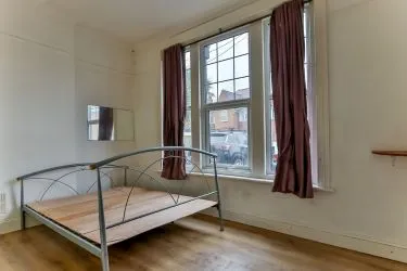Spacious one bedroom ground floor flat in popular location near to Bournemouth beaches and local amenities.  Flat 1, 24 Campbell Road, Bournemouth, Bournemouth Christchurch Poole, BH1 4EP