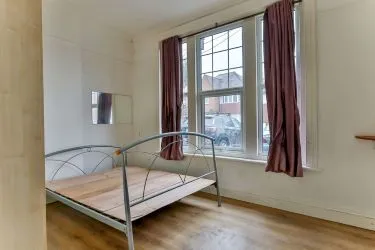 Spacious one bedroom ground floor flat in popular location near to Bournemouth beaches and local amenities.  Flat 1, 24 Campbell Road, Bournemouth, Bournemouth Christchurch Poole, BH1 4EP