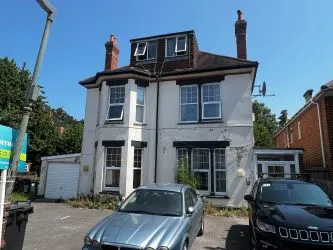 Spacious one bedroom ground floor flat in popular location near to Bournemouth beaches and local amenities.  Flat 1, 24 Campbell Road, Bournemouth, Bournemouth Christchurch Poole, BH1 4EP