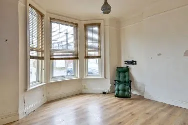 Spacious one bedroom ground floor flat in popular location near to Bournemouth beaches and local amenities.  Flat 1, 24 Campbell Road, Bournemouth, Bournemouth Christchurch Poole, BH1 4EP