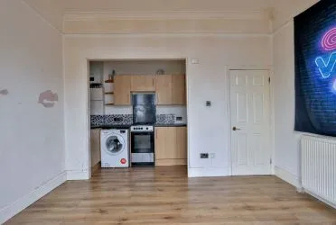 Spacious one bedroom ground floor flat in popular location near to Bournemouth beaches and local amenities.  Flat 1, 24 Campbell Road, Bournemouth, Bournemouth Christchurch Poole, BH1 4EP