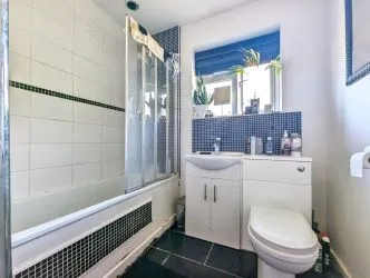 Leasehold (87 years remaining) | 2 Bedrooms | Central Location | Ideal First-Time Buy or Investment  with a 9.7% annual rental yield| with tenants in-situ| No Chain