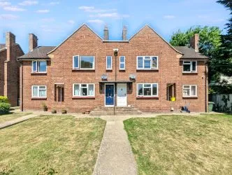 Leasehold (87 years remaining) | 2 Bedrooms | Central Location | Ideal First-Time Buy or Investment  with a 9.7% annual rental yield| with tenants in-situ| No Chain