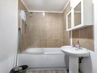 Leasehold | 3 Bedrooms | Ideal First-Time Buy or Investment | with tenants in-situ| No Chain
A well presented, leasehold ground floor flat located in a popular, modern development in Weavering, Maidstone. This property offers approximately 55 m² (588 ft²) of internal living space, featuring three bedrooms—ideal for first time buyers or investors—in an established residential neighbourhood. Leasehold tenure with council tax band C. With tenants in situ and providing a 13.4% annual rental yield this makes a strong investment choice.