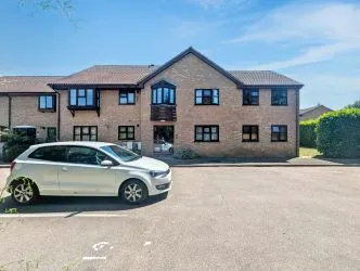 Leasehold | 3 Bedrooms | Ideal First-Time Buy or Investment | with tenants in-situ| No Chain
A well presented, leasehold ground floor flat located in a popular, modern development in Weavering, Maidstone. This property offers approximately 55 m² (588 ft²) of internal living space, featuring three bedrooms—ideal for first time buyers or investors—in an established residential neighbourhood. Leasehold tenure with council tax band C. With tenants in situ and providing a 13.4% annual rental yield this makes a strong investment choice.