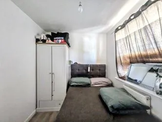 Leasehold | 3 Bedrooms | Ideal First-Time Buy or Investment | with tenants in-situ| No Chain
A well presented, leasehold ground floor flat located in a popular, modern development in Weavering, Maidstone. This property offers approximately 55 m² (588 ft²) of internal living space, featuring three bedrooms—ideal for first time buyers or investors—in an established residential neighbourhood. Leasehold tenure with council tax band C. With tenants in situ and providing a 13.4% annual rental yield this makes a strong investment choice.