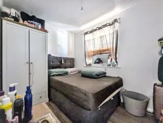 Leasehold | 3 Bedrooms | Ideal First-Time Buy or Investment | with tenants in-situ| No Chain
A well presented, leasehold ground floor flat located in a popular, modern development in Weavering, Maidstone. This property offers approximately 55 m² (588 ft²) of internal living space, featuring three bedrooms—ideal for first time buyers or investors—in an established residential neighbourhood. Leasehold tenure with council tax band C. With tenants in situ and providing a 13.4% annual rental yield this makes a strong investment choice.