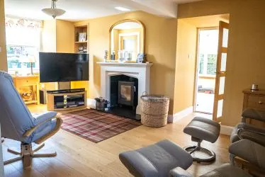 ***£85,000 reduction from Home Report Value!***
Town and Country Property Auctions are proud to present this luxurious semi-detached cottage with conservatory