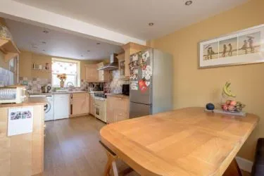 ***£85,000 reduction from Home Report Value!***
Town and Country Property Auctions are proud to present this luxurious semi-detached cottage with conservatory