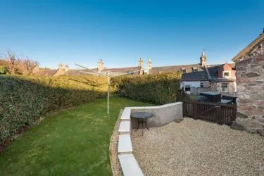 ***£85,000 reduction from Home Report Value!***
Town and Country Property Auctions are proud to present this luxurious semi-detached cottage with conservatory