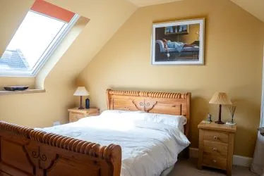 ***£85,000 reduction from Home Report Value!***
Town and Country Property Auctions are proud to present this luxurious semi-detached cottage with conservatory