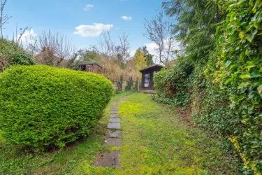 Spacious 3 bedroom Apartment Available for Sale Via Auction 30th July 2025