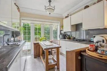 Spacious 3 bedroom Apartment Available for Sale Via Auction 30th July 2025