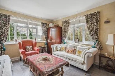 Spacious 3 bedroom Apartment Available for Sale Via Auction 30th July 2025