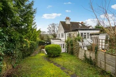 Spacious 3 bedroom Apartment Available for Sale Via Auction 30th July 2025