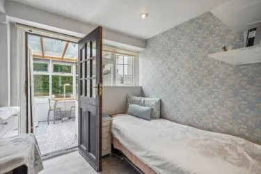 Spacious 3 bedroom Apartment Available for Sale Via Auction 30th July 2025