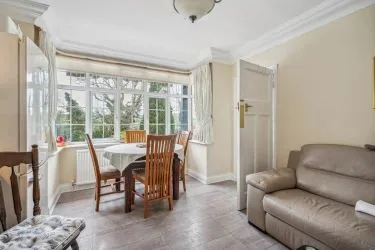 Spacious 3 bedroom Apartment Available for Sale Via Auction 30th July 2025