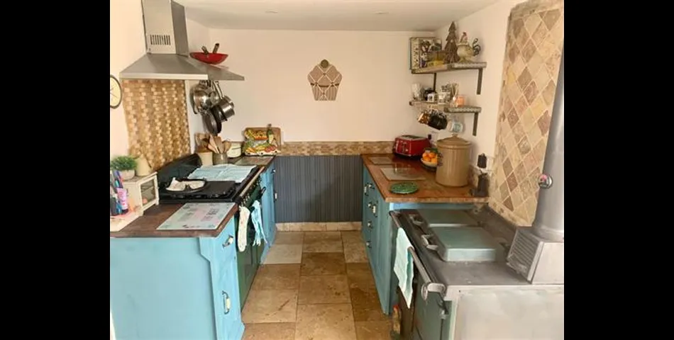 3 Bedroom Detached Property with Annex