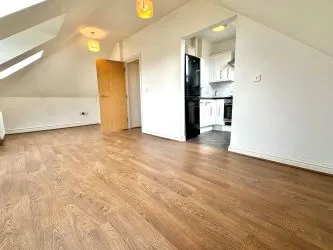 One bedroom flat ideally located just moments from Southbourne's high street and local stunning beaches.
