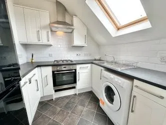 One bedroom flat ideally located just moments from Southbourne's high street and local stunning beaches.